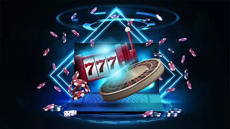 Dealer live casino tersenyum memandu permainan kartu di streaming langsung
